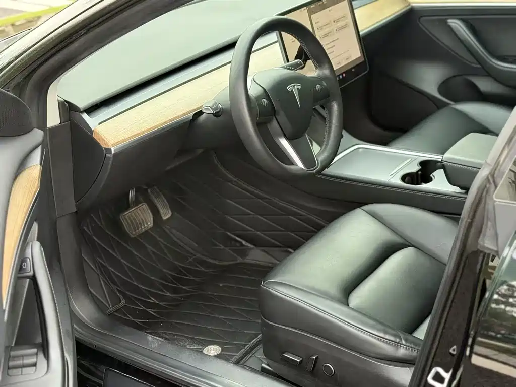 Tesla Model 3 — миниатюра 7