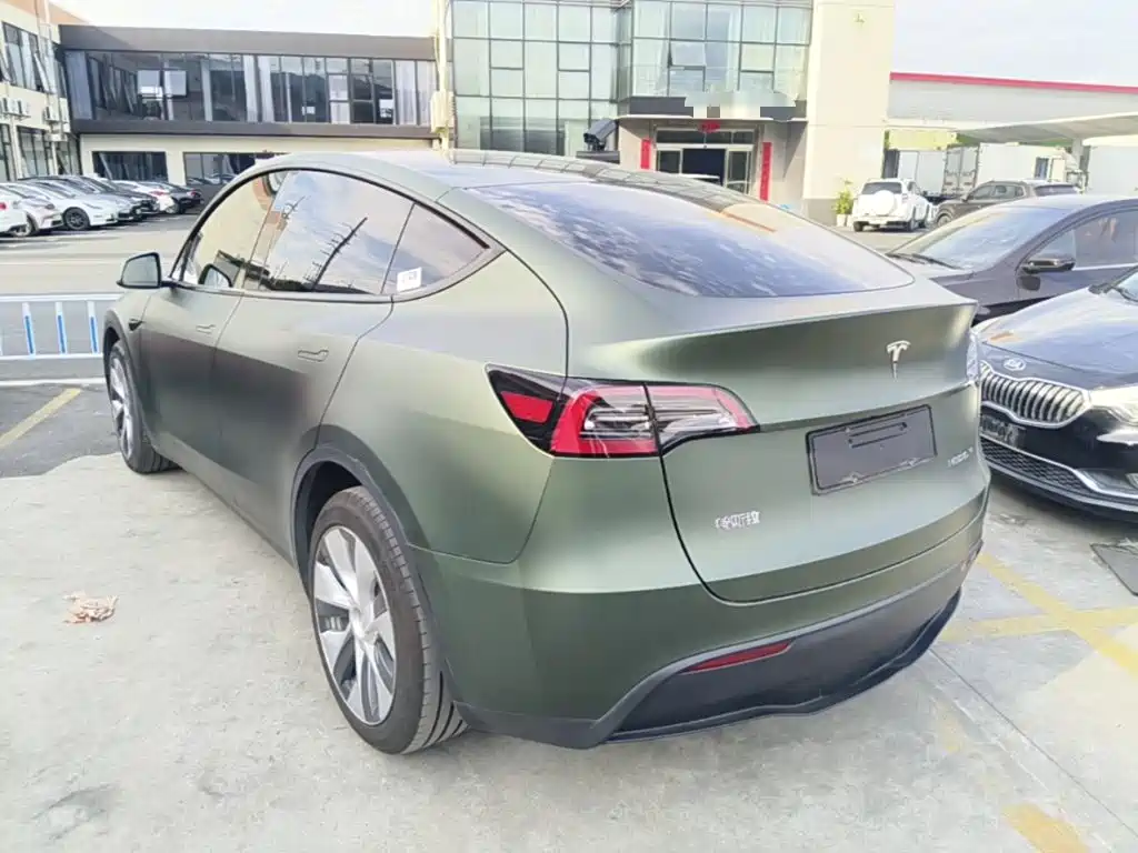 Tesla Model Y — миниатюра 5