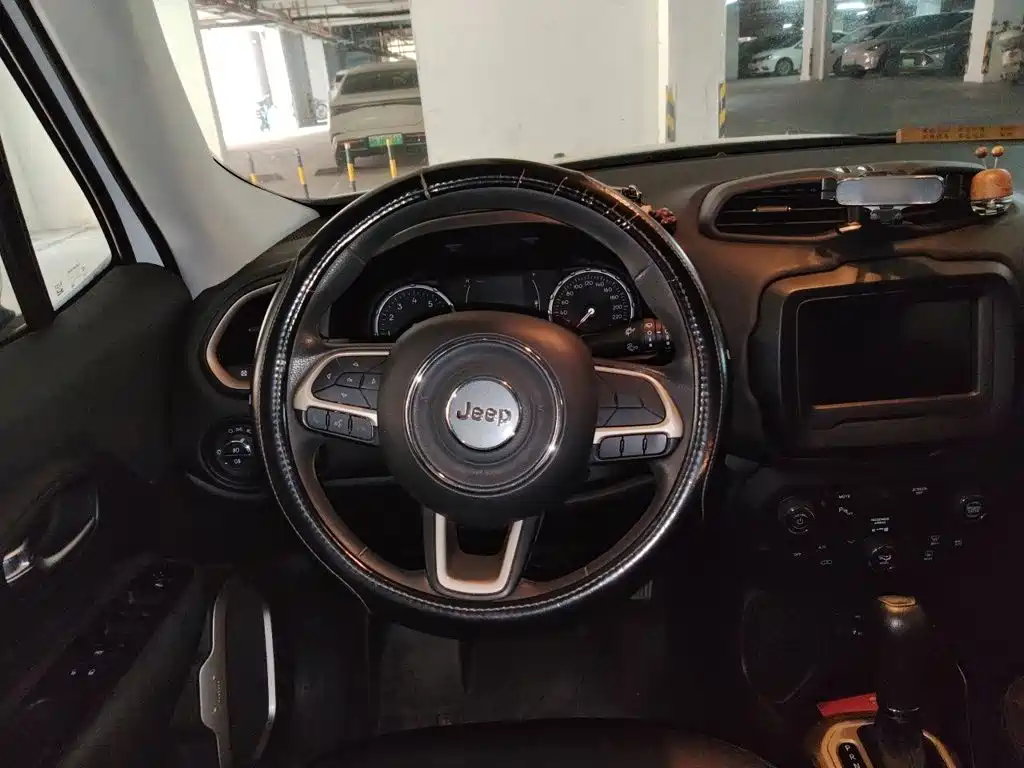 Jeep Renegade — миниатюра 6