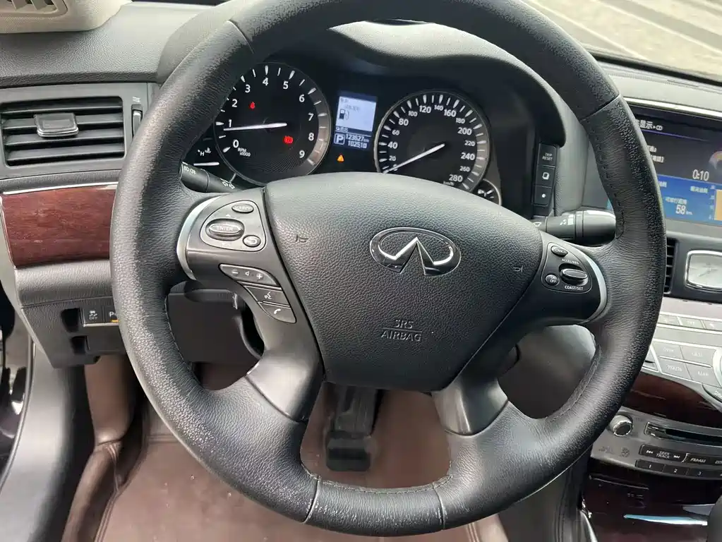 Infiniti Q70 — миниатюра 11