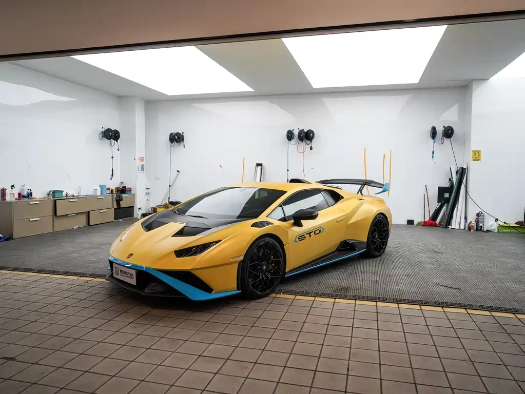 LAMBORGHINI HURACÁN