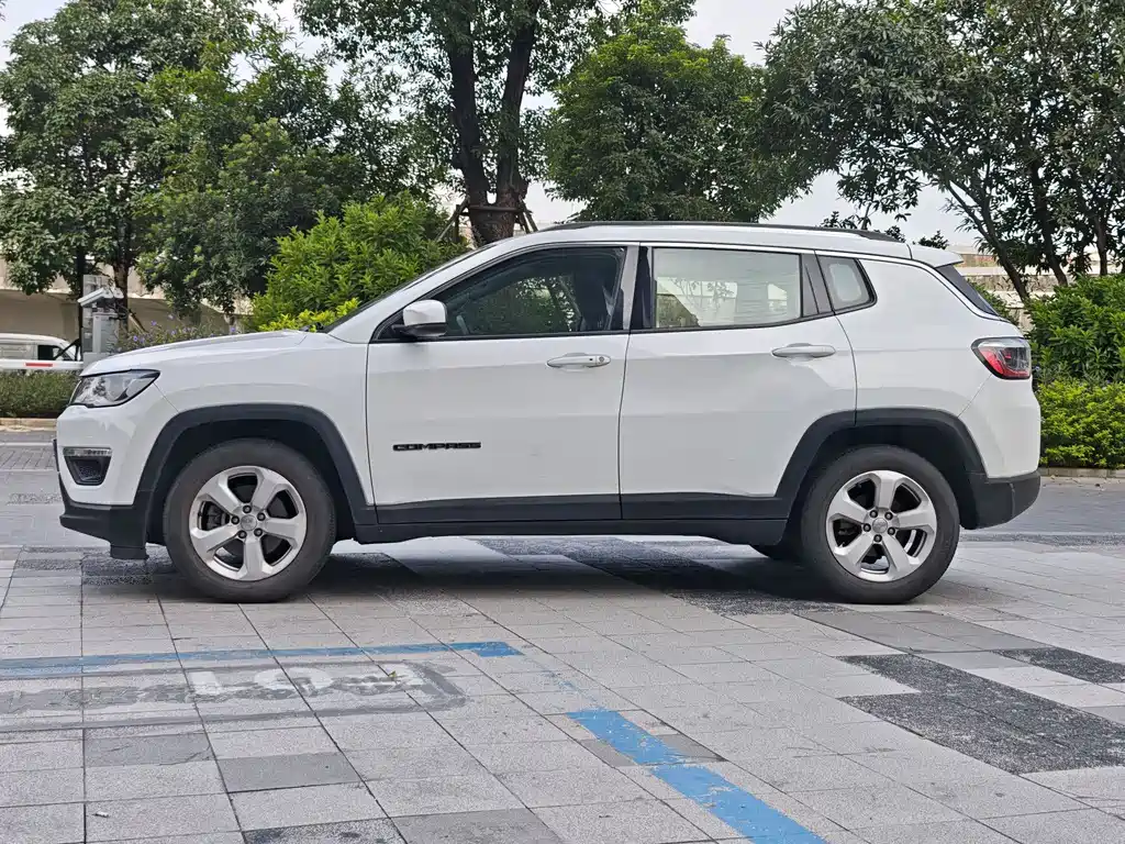 Jeep Compass — миниатюра 8