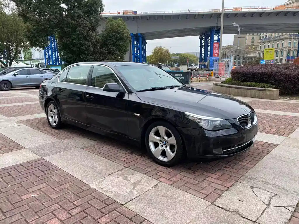 BMW 5 Series — миниатюра 2