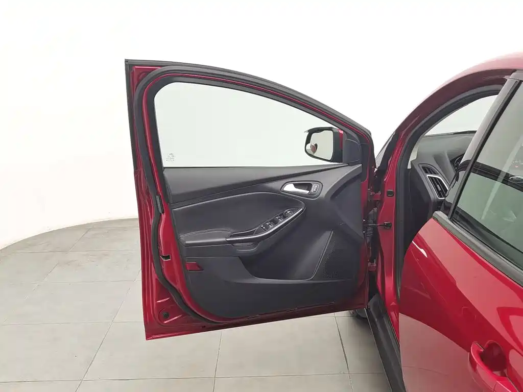 Ford Focus — миниатюра 8