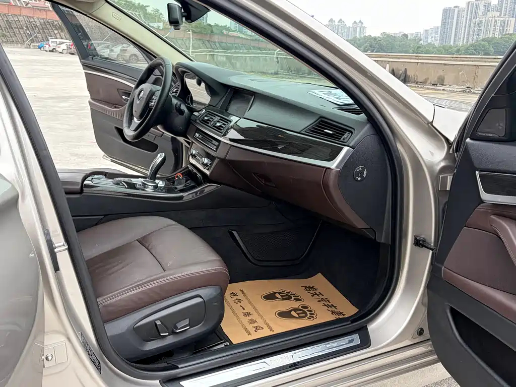 BMW 5 Series — миниатюра 10