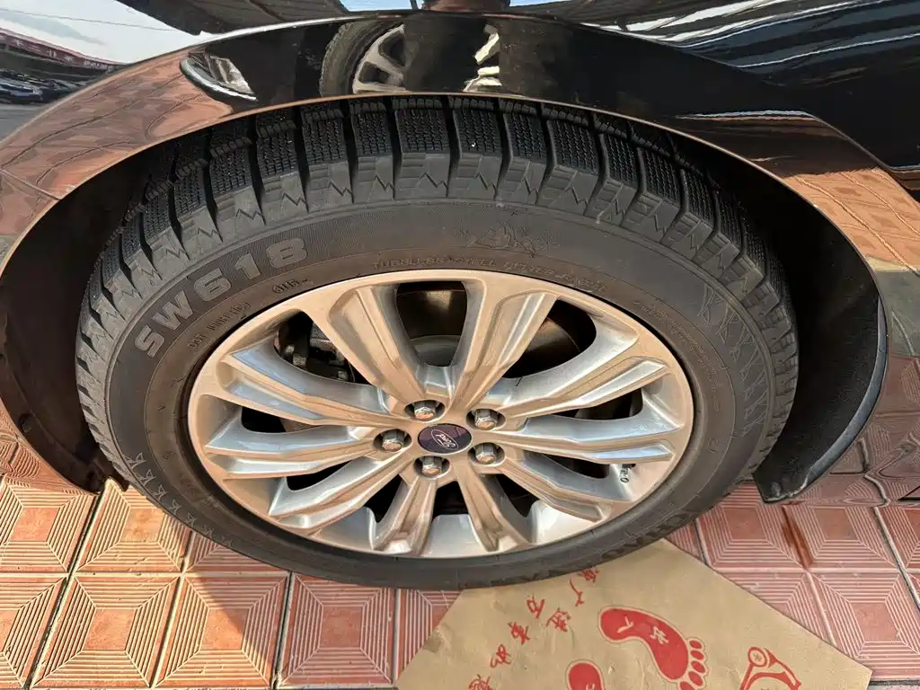 Ford Taurus — миниатюра 7