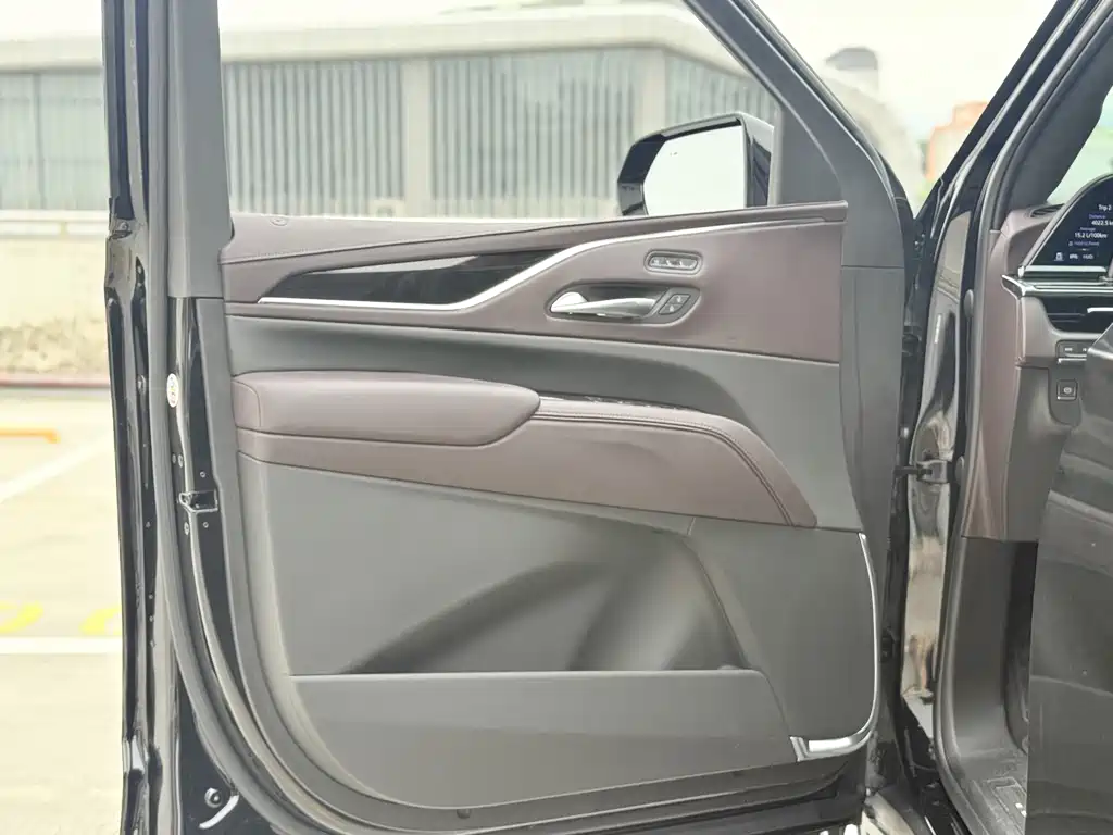 Cadillac Escalade — миниатюра 15
