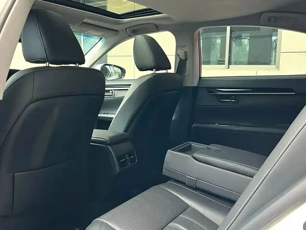 Lexus ES — миниатюра 9