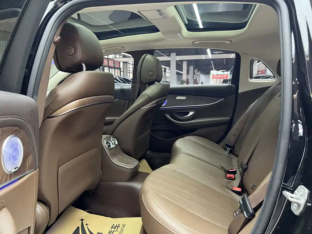 Mercedes-Benz E-Class — миниатюра 6