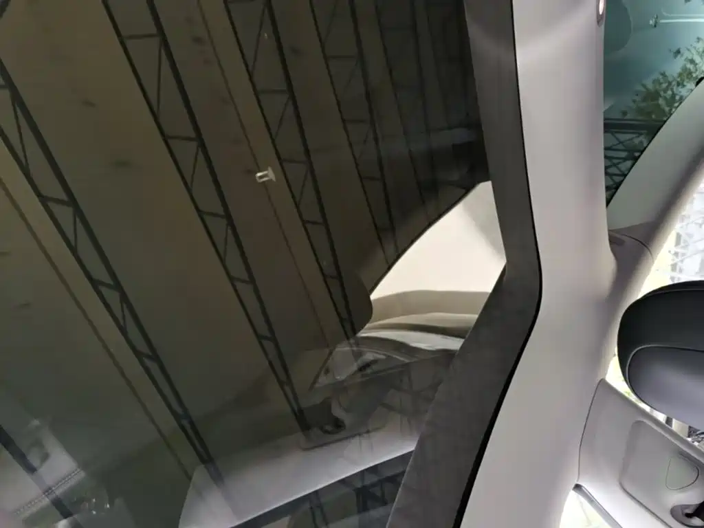Tesla Model 3 — миниатюра 18