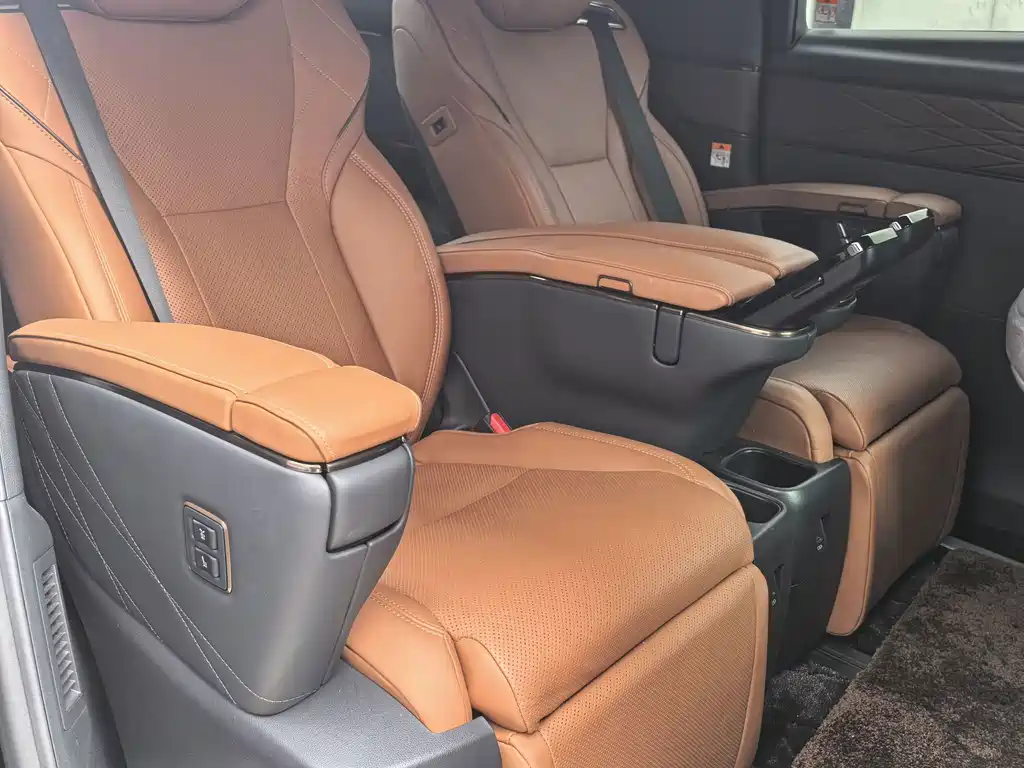 Toyota Vellfire — миниатюра 5