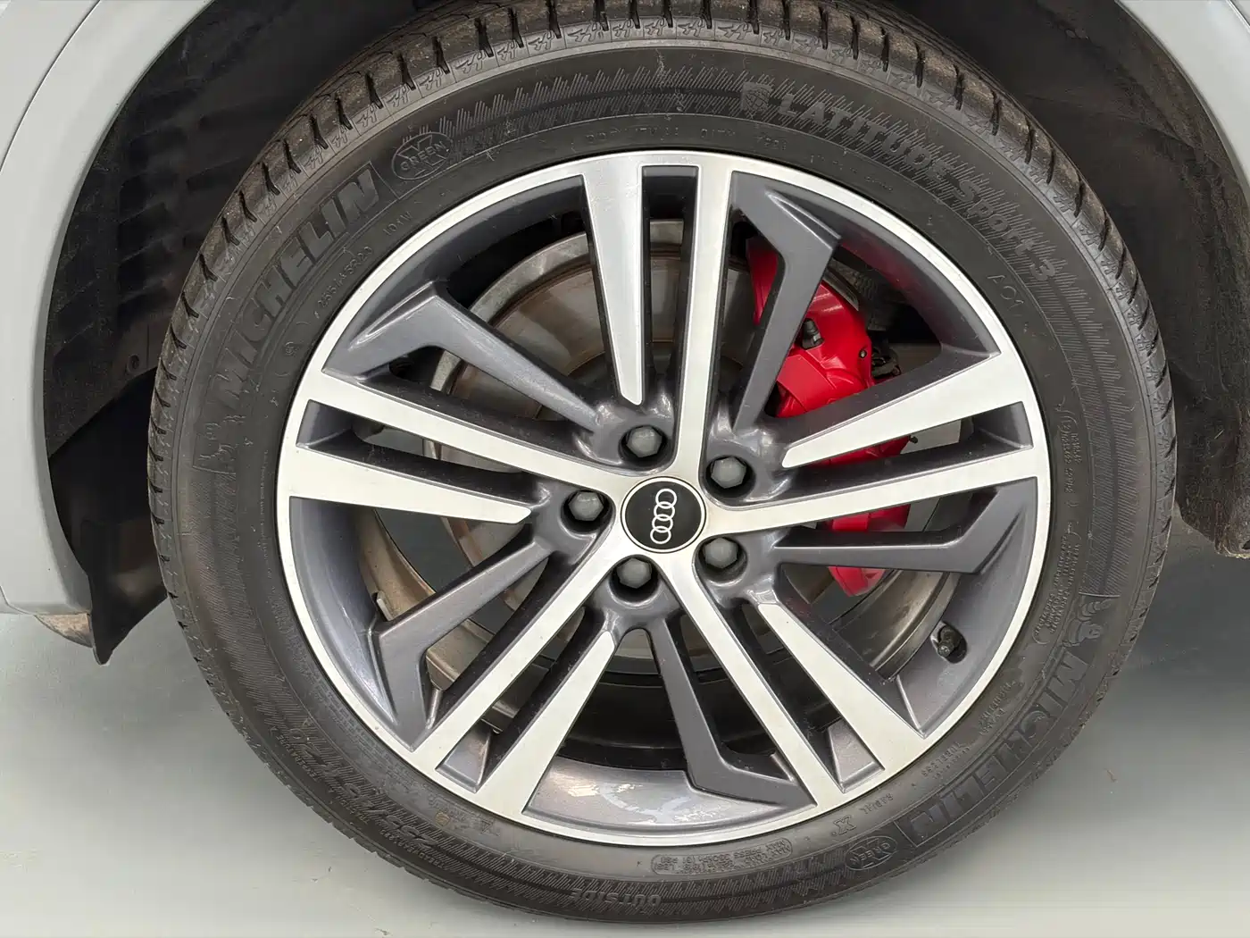 Audi Q5L 2025 Silver/gray из Китая, фото 6