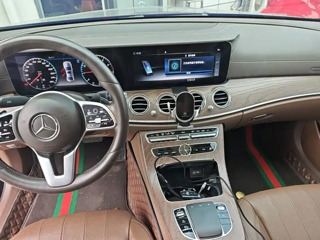 Mercedes-Benz E-Class — миниатюра 10