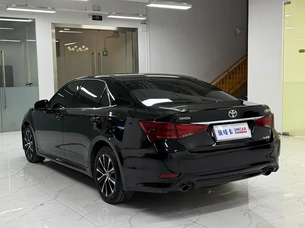 Toyota Crown — миниатюра 4