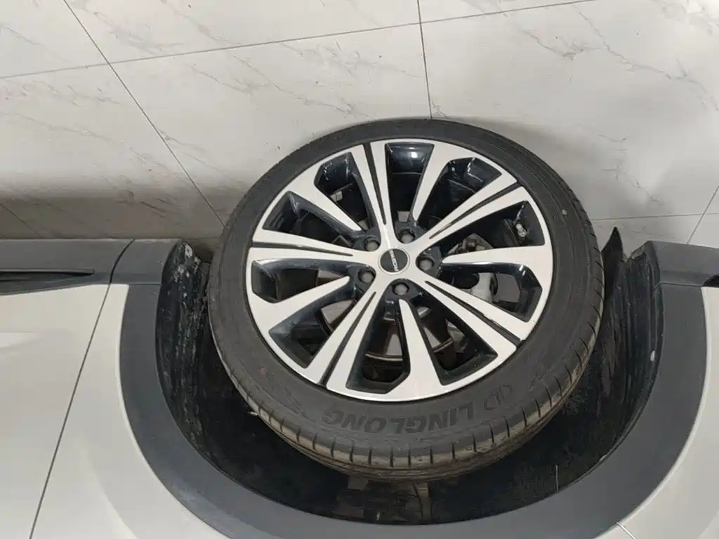 Roewe RX5 MAX — миниатюра 25