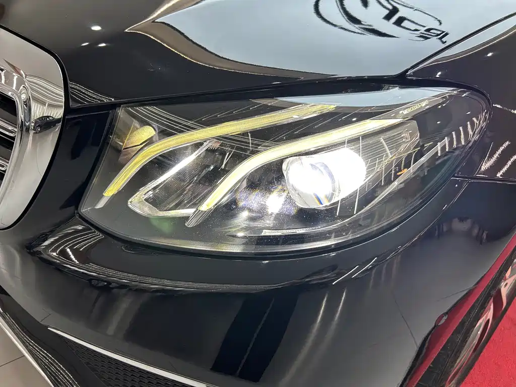 Mercedes-Benz E-Class — миниатюра 37