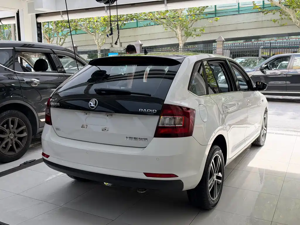 Skoda Rapid Spaceback — миниатюра 12