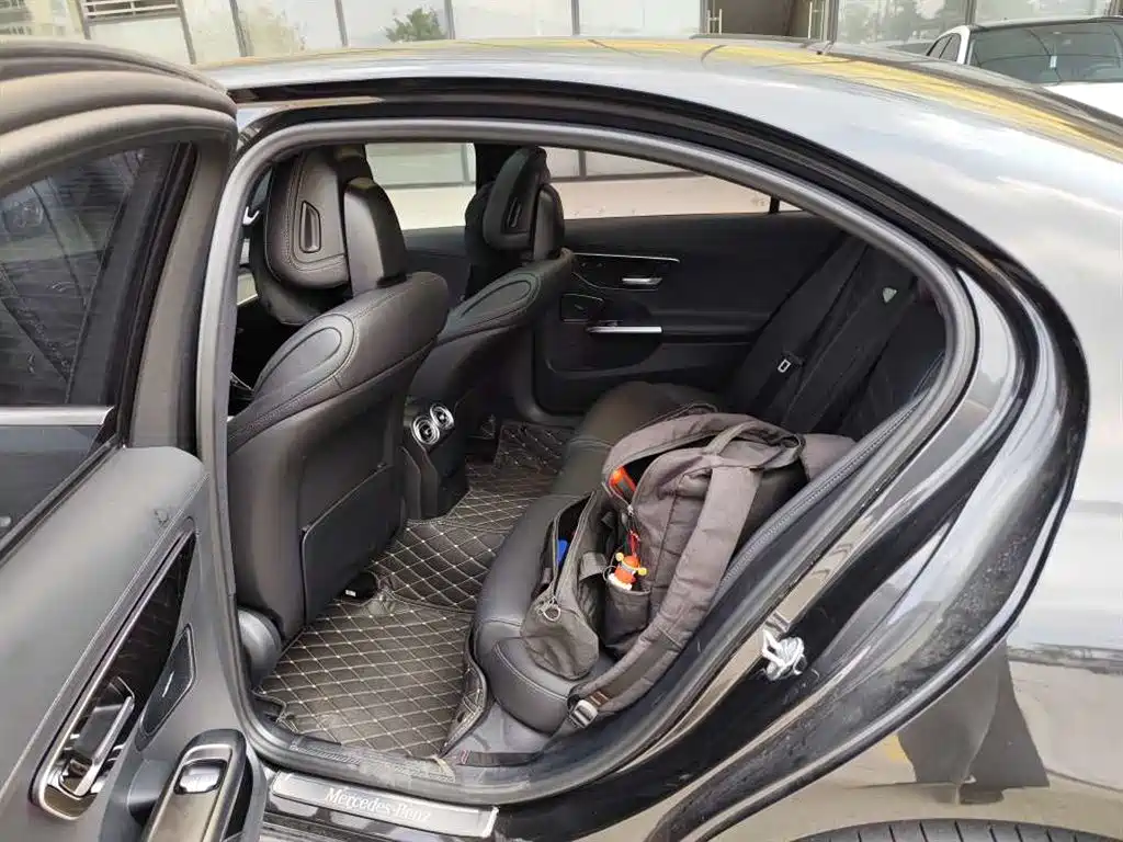 Mercedes-Benz C-Class — миниатюра 7