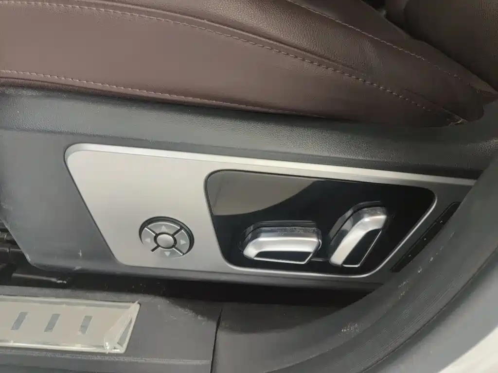 Wey Wey VV5 — миниатюра 13