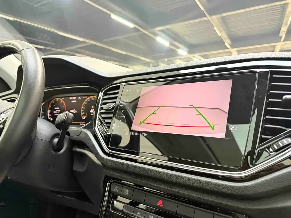 Volkswagen T-Roc — миниатюра 9