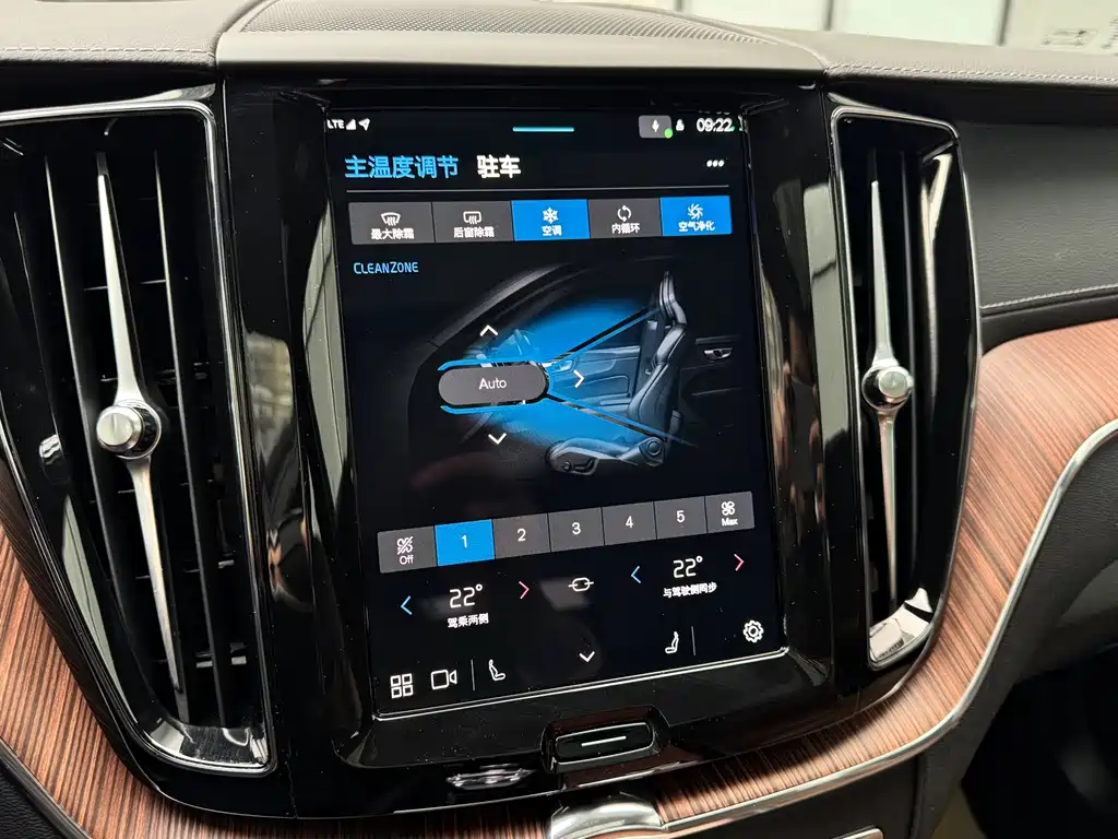 VOLVO XC60 PLUG IN HYBRID