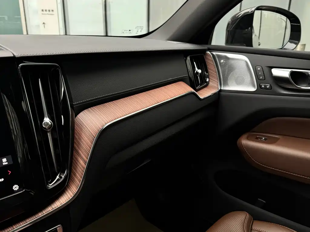 VOLVO XC60 PLUG IN HYBRID