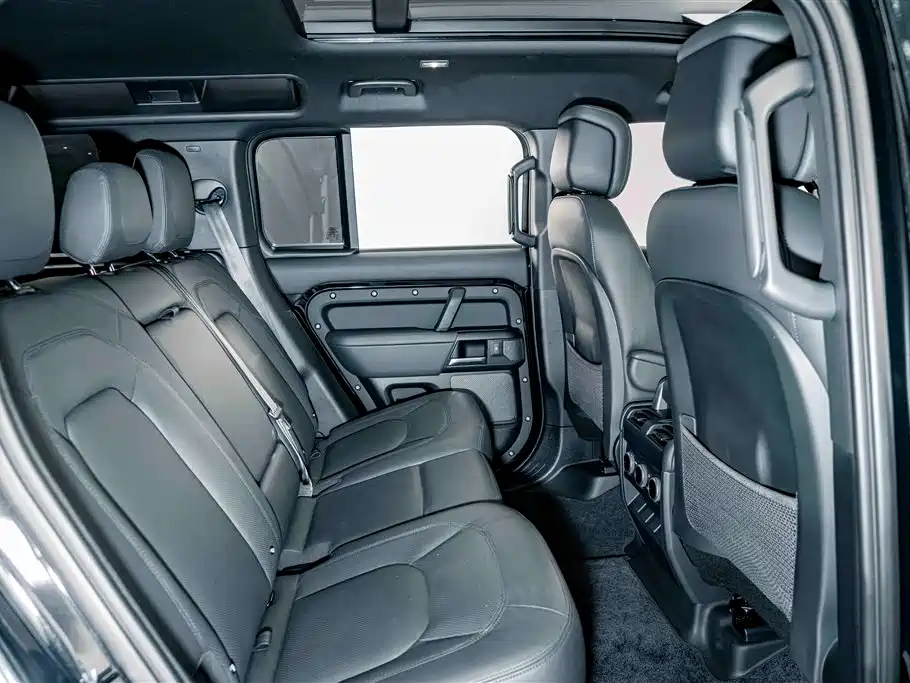 Land Rover Defender — миниатюра 24