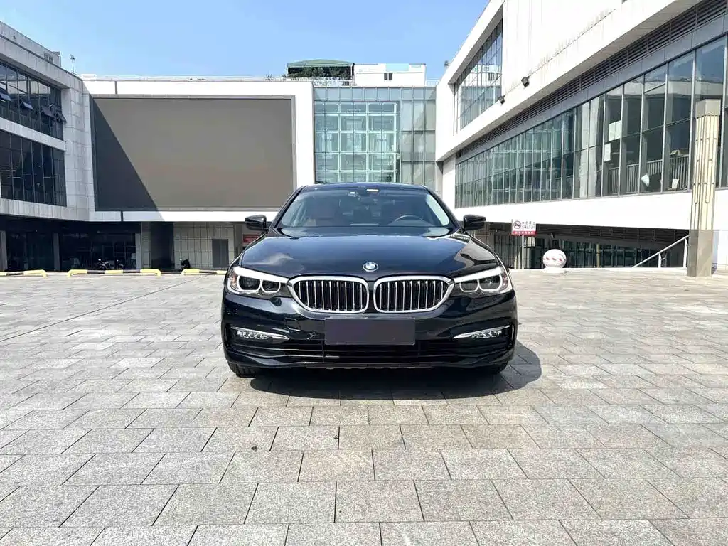 BMW 5 Series — миниатюра 2