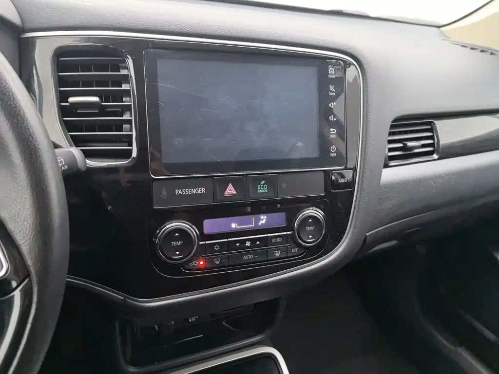 Mitsubishi Outlander — миниатюра 12