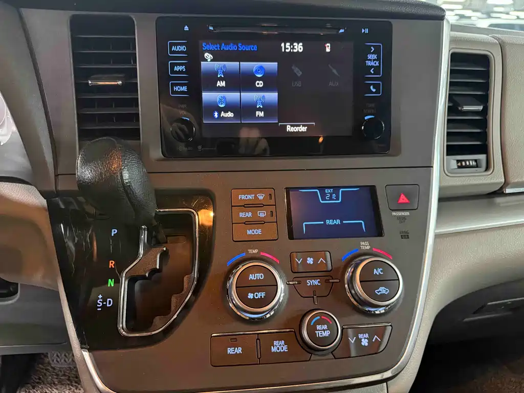 Toyota Sienna — миниатюра 8