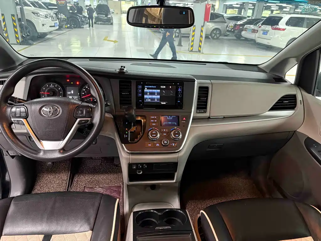 Toyota Sienna — миниатюра 11