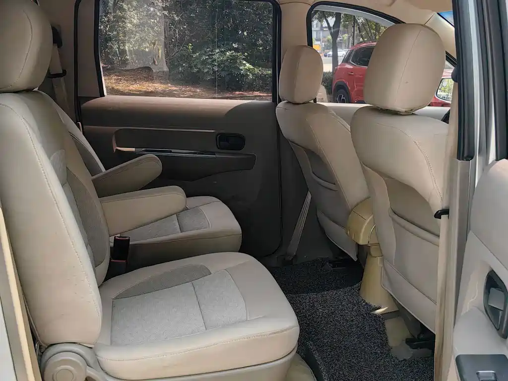 Wuling Hongguang — миниатюра 9