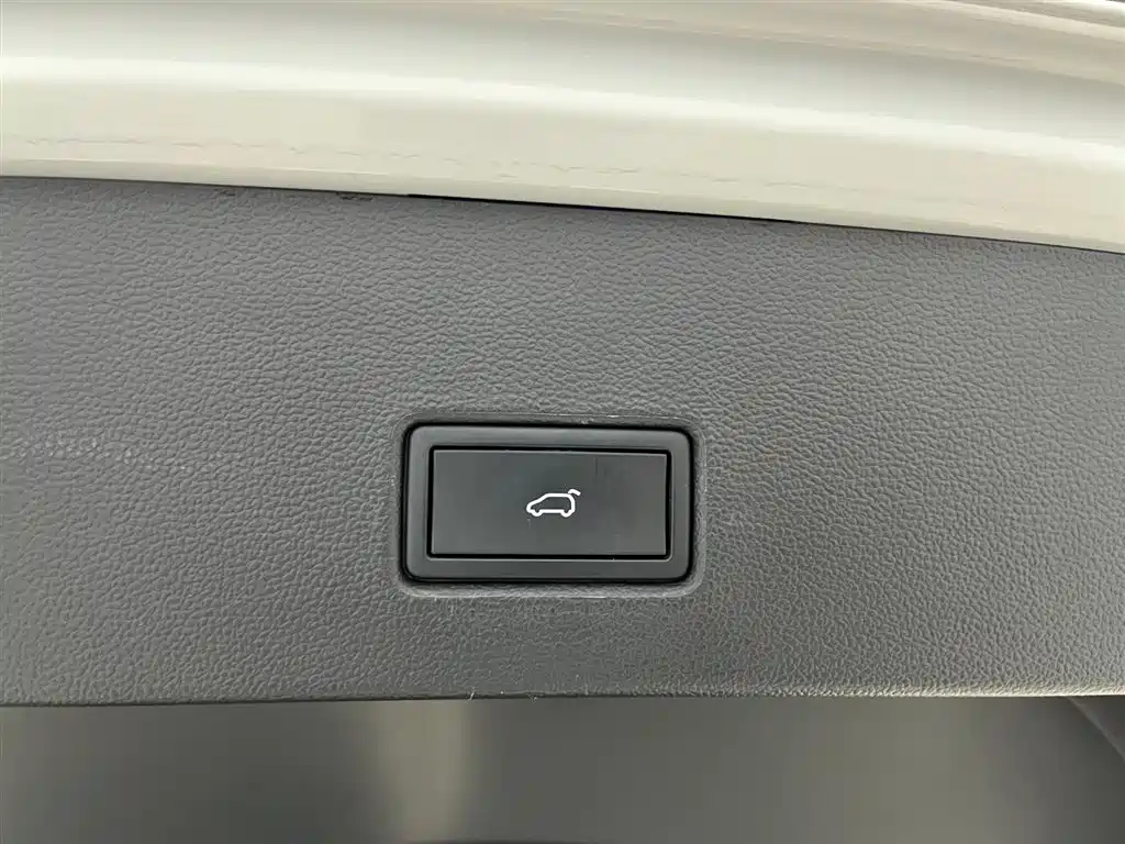 VOLKSWAGEN T ROC EXPLORING SONGS