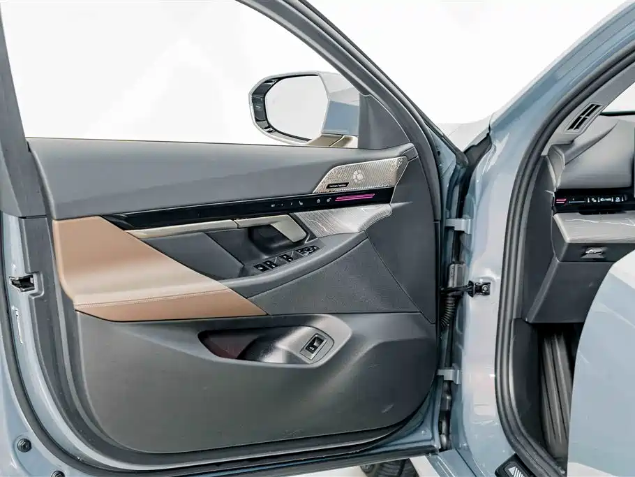 BMW 5 Series — миниатюра 15