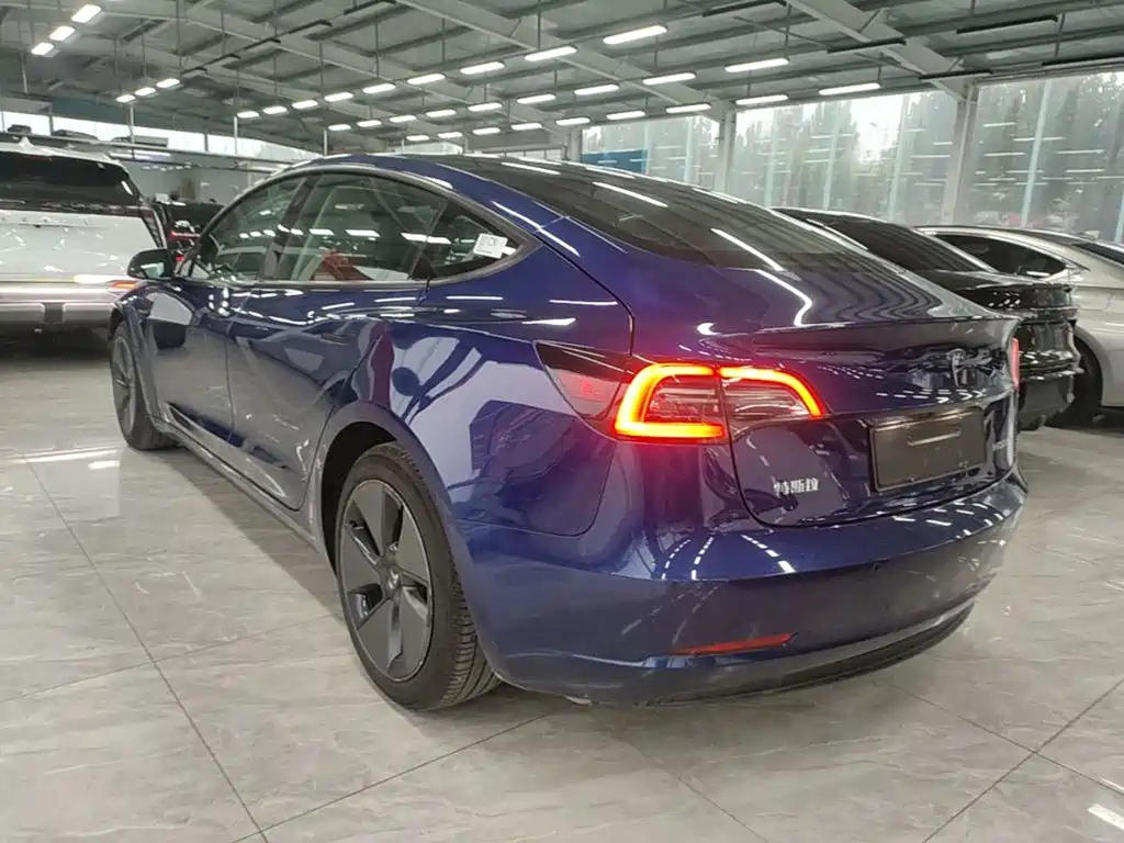 Tesla Model 3 — миниатюра 5