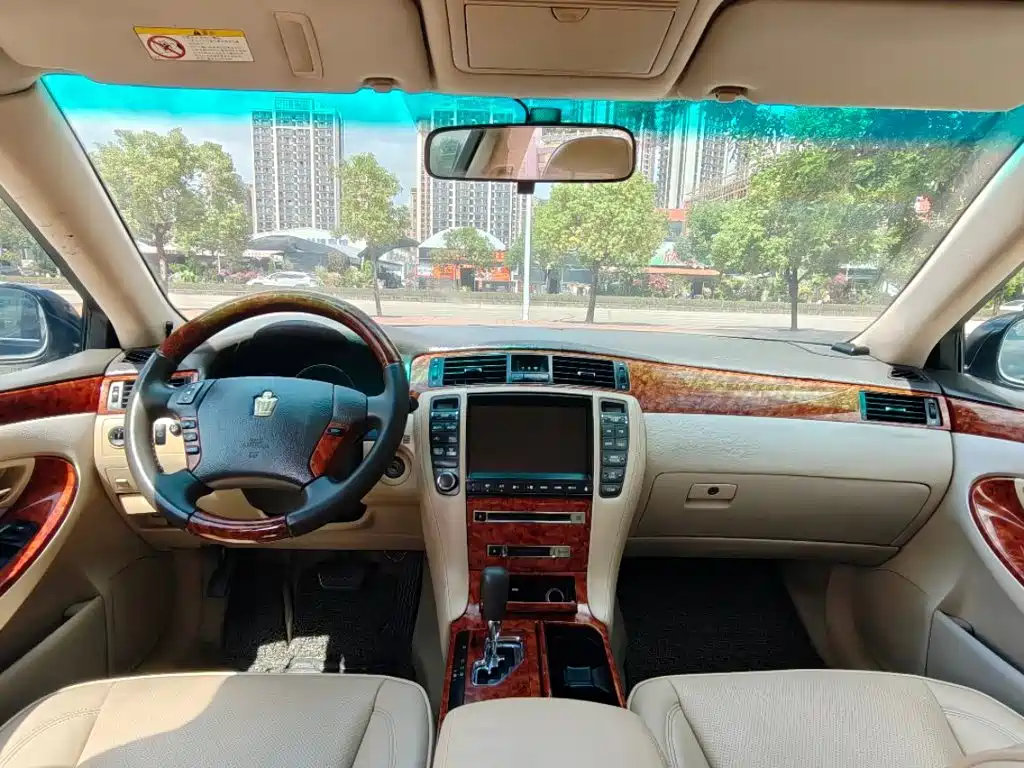 Toyota Crown — миниатюра 5