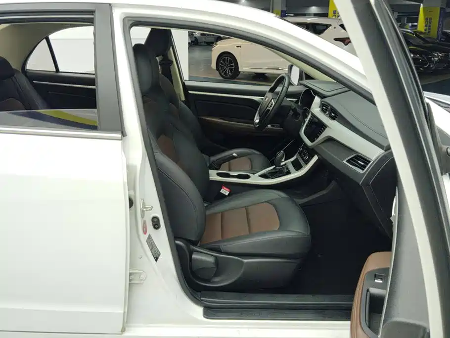 Geely Vision — миниатюра 8