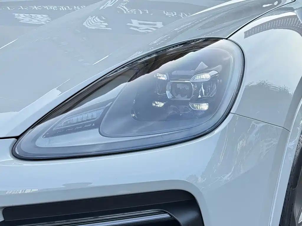 Porsche Cayenne — миниатюра 4
