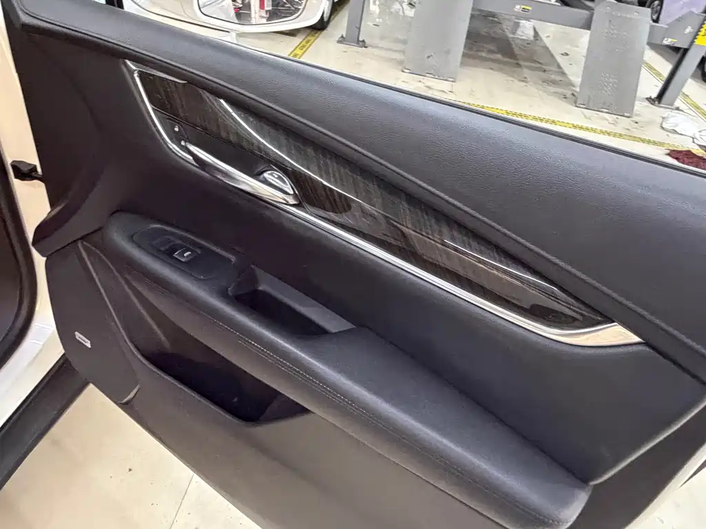 Cadillac XT5 — миниатюра 13