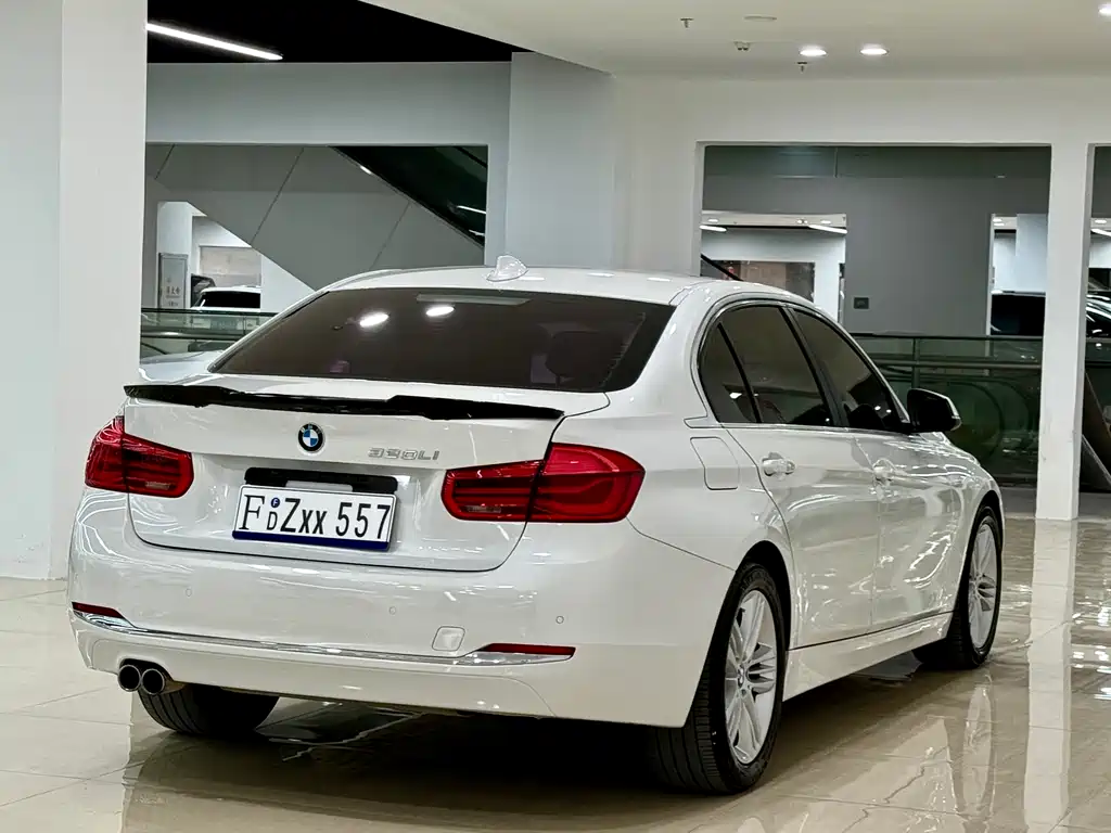 BMW 3 SERIES