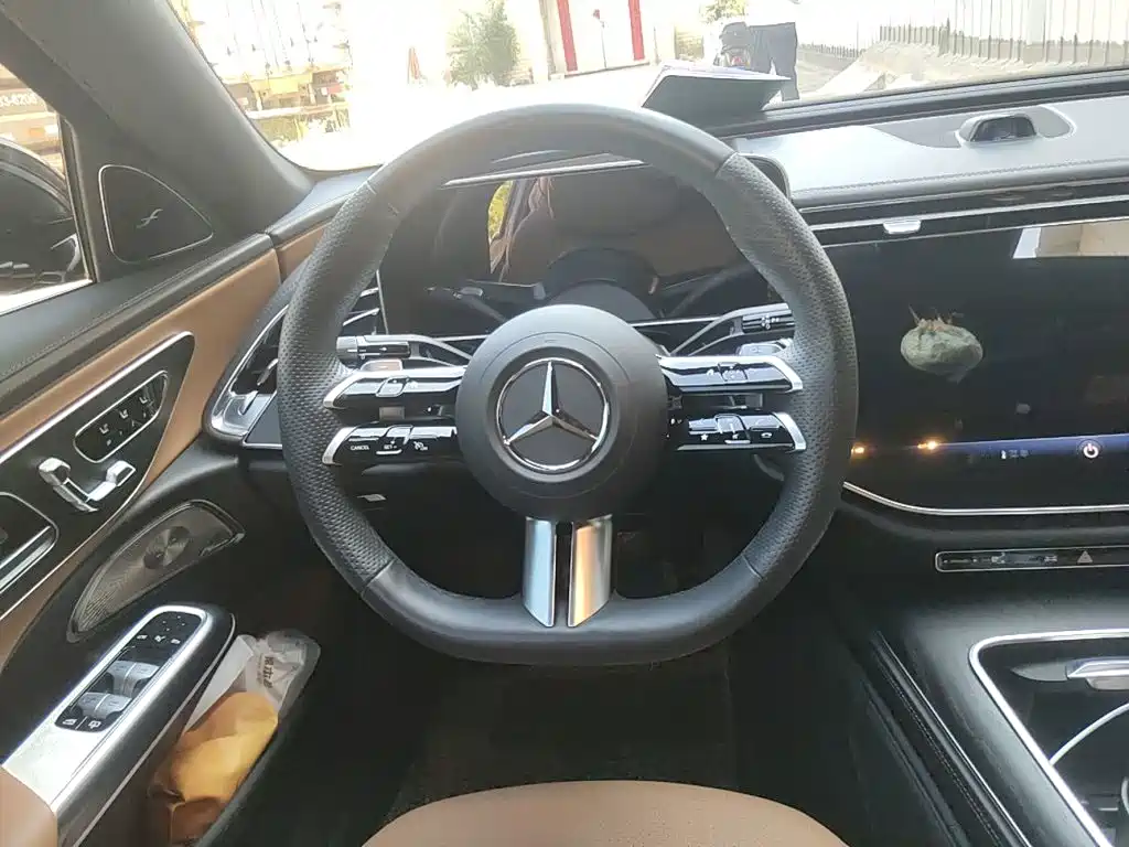 Mercedes-Benz E-Class — миниатюра 6