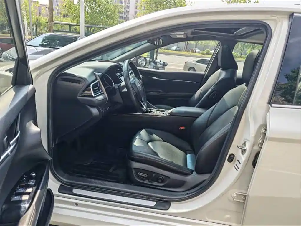 Toyota Camry — миниатюра 4