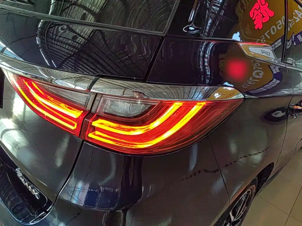 BYD MAX — миниатюра 8