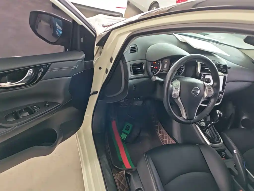 Nissan Tiida — миниатюра 16