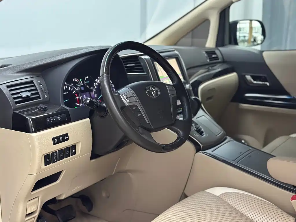 Toyota Alphard — миниатюра 14