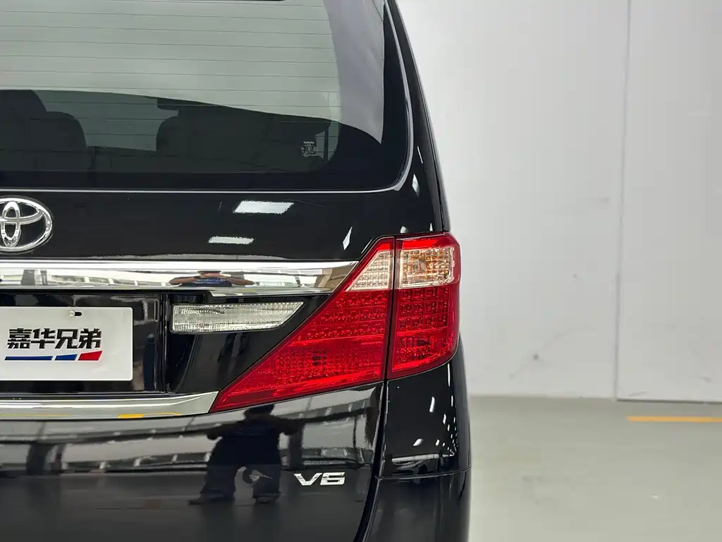 Toyota Alphard — миниатюра 13