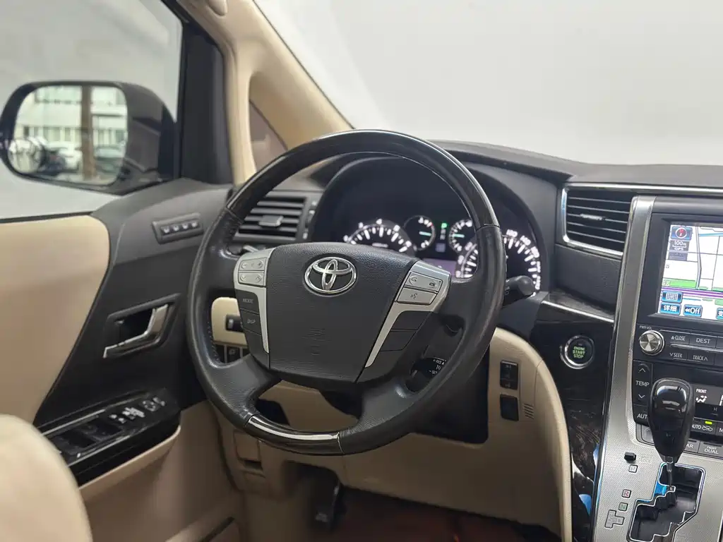 Toyota Alphard — миниатюра 39