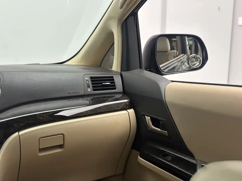 Toyota Alphard — миниатюра 41