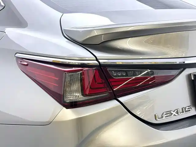 Lexus ES — миниатюра 12