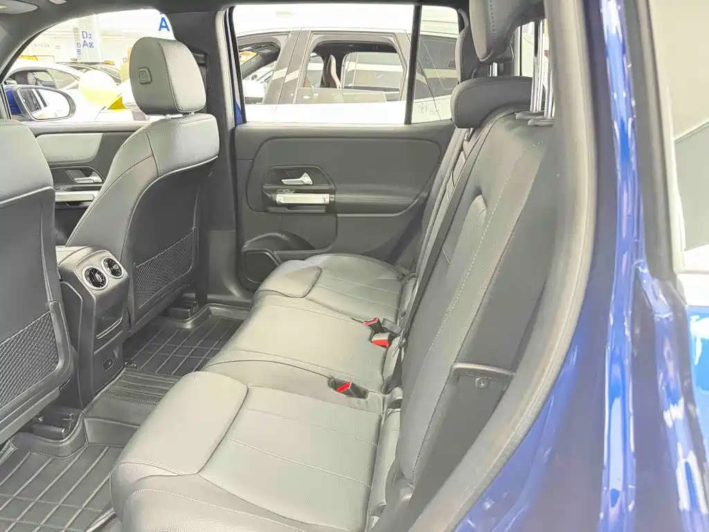 Mercedes-Benz GLB — миниатюра 9